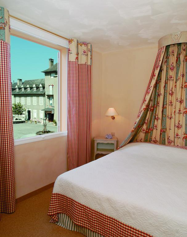 Hotel Le Viscos Saint-Savin  Szoba fotó